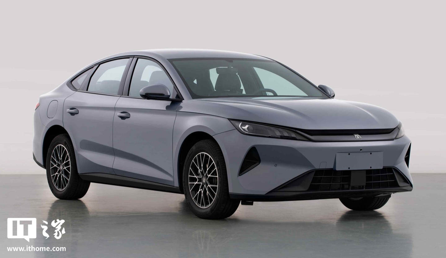 比亚迪秦PLUS EV 左前视图